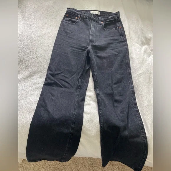 Abercrombie & Fitch 90s Relaxed Jean Ultra High Rise- Black. Size 26/2 short - Picture 5 of 6